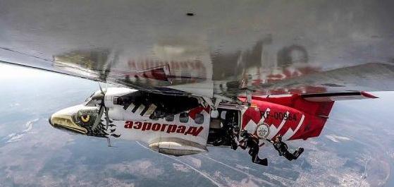 skydivers-exiting-Let-410-above-Aerograd-Kolomna.jpg
