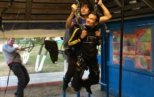 UPT-tandem-instructor-rating-candidates-practicing-in-suspended-harness.jpg