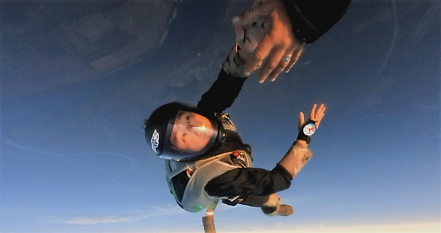 skydiver-practicing-barrel-roll-in-free-fall.png