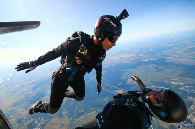 skydivers-practicing-exit-skills.jpg