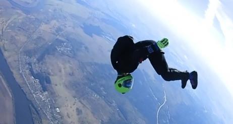 skydiver-practicing-transitions-in-free-fall.jpg