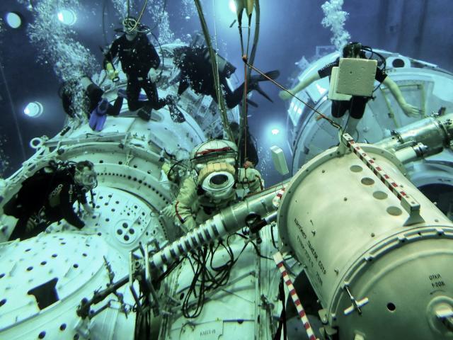 hydro-space-neutral-buoyancy-laboratory.jpg